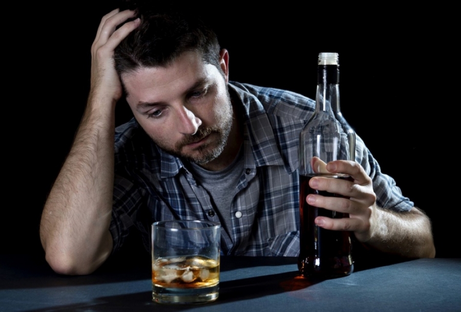 Consumul de alcool este un factor principal de îmbolnăvire şi mortalitate la nivel mondial