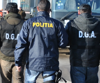 Dosarul fraudării asigurărilor de sănătate: DNA a pus în executare două mandate de aducere pentru doi poliţişti