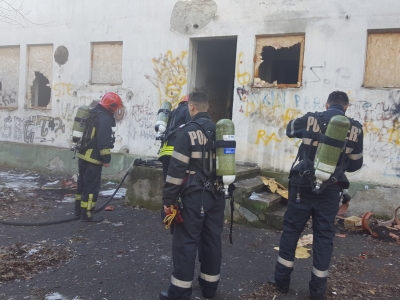 (GALERIE FOTO ) Incendiu la vechiul Centru de Transfuzii din Ţiglina 1