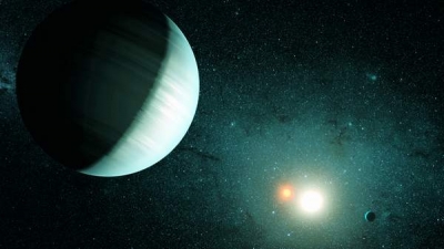Un sistem solar cu două stele are în jurul său mai multe corpuri cereşti, dintre care unele ar putea fi locuibile