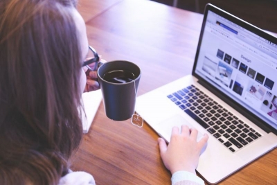 Aproape un sfert dintre femei se confruntă cu abuzuri online