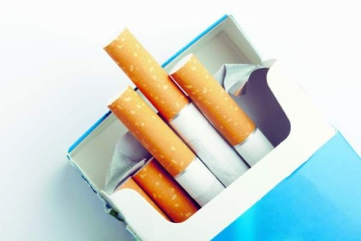 Pachetele de ţigări „neutre” oferă mai puţină plăcere fumătorilor