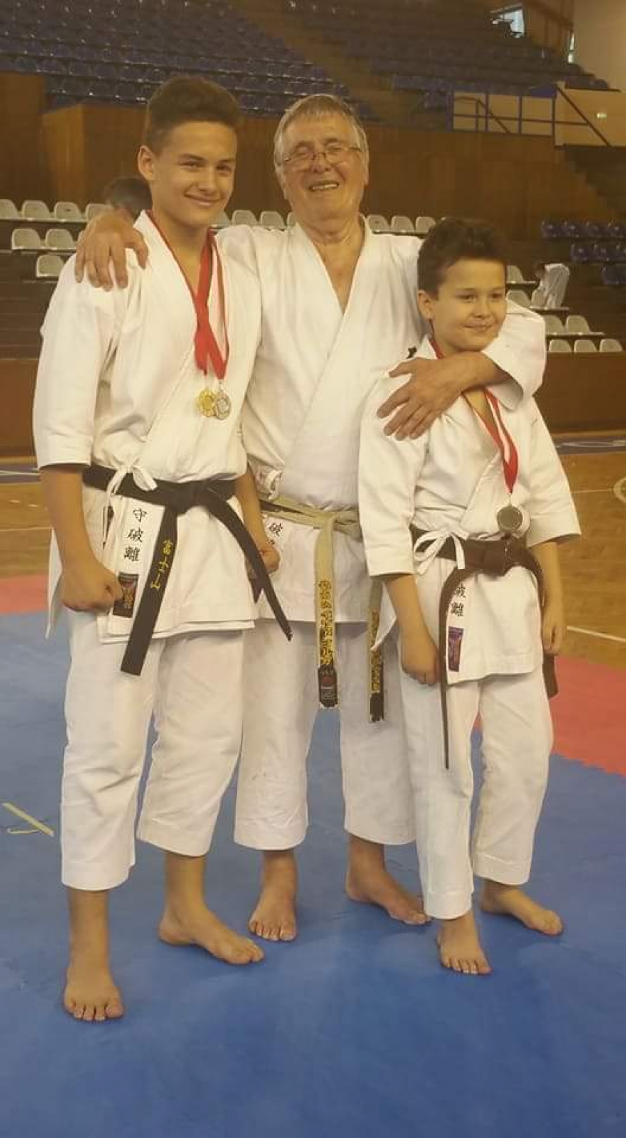 Radu Drăguţ şi Mihai Drăguţ au mai adus trei medalii pentru vitrina Karate Club