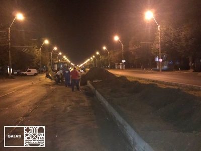 Continuă amenajarea scuarului de pe Brăilei