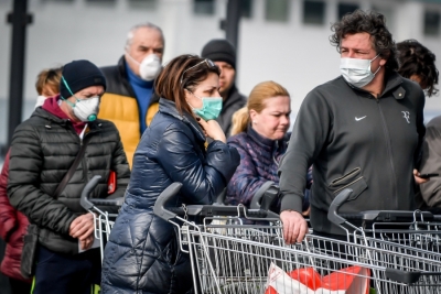 Raţionalizare la alimente chiar înainte de sărbători: Magazinele vând un kilogram de cartofi şi un litru de lapte de persoană în Ungaria