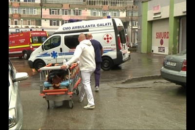Bolnavi transportaţi prin ploaie