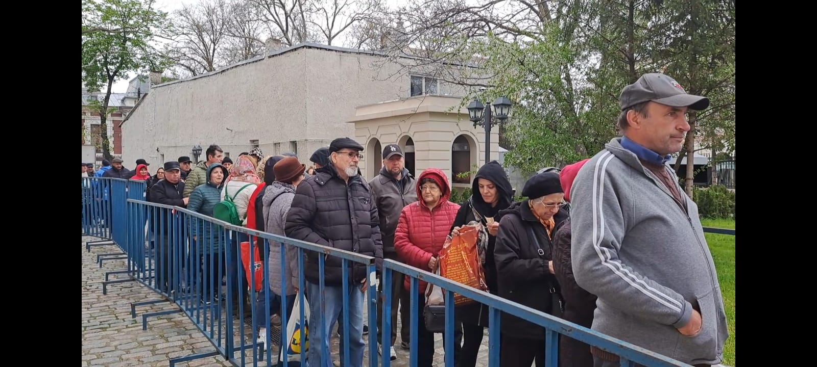 Mii de pelerini la Izvorul Tămăduirii de la Brăila (FOTO/VIDEO)