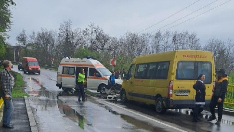 Accident grav: Un microbuz şcolar, plin cu copii, s-a ciocnit cu un autoturism, în județul Buzău (UPDATE)