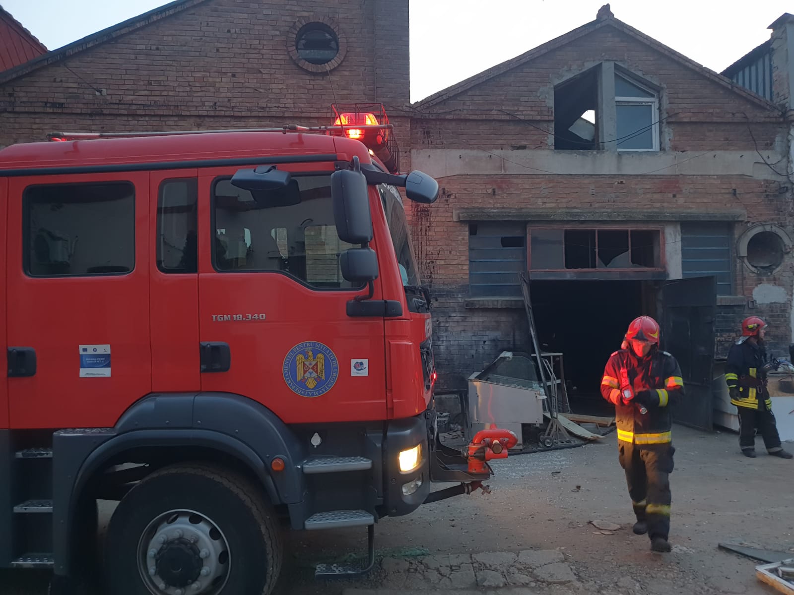 Explozie urmată de incendiu în Galați (VIDEO)