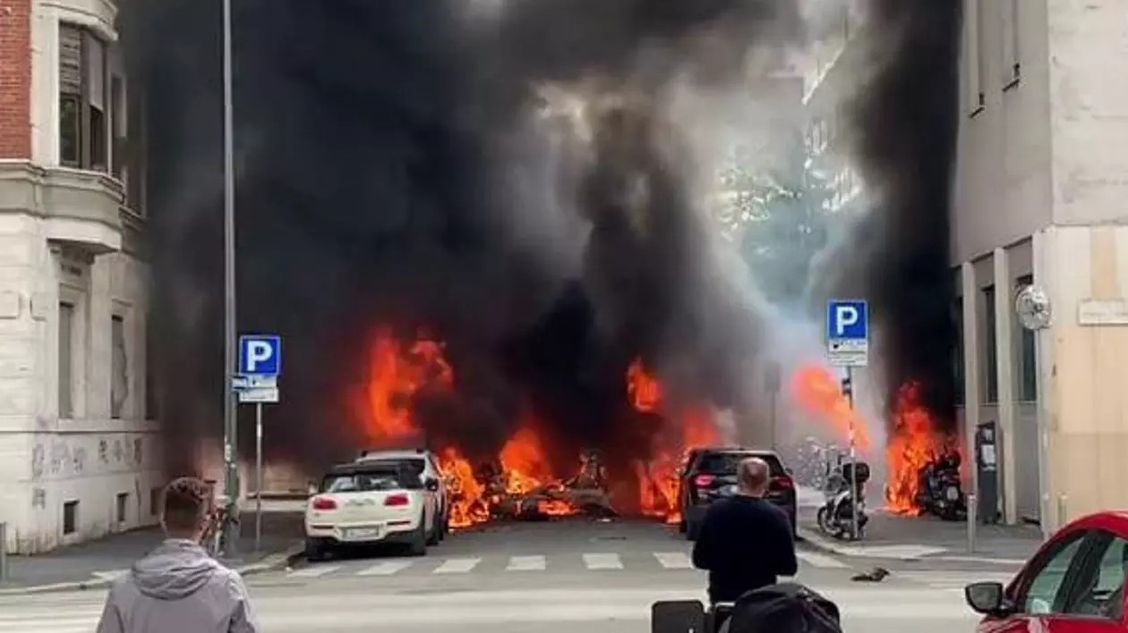 Explozie de proporţii! O dubă cu butelii de oxigen a sărit în aer la Milano (VIDEO)