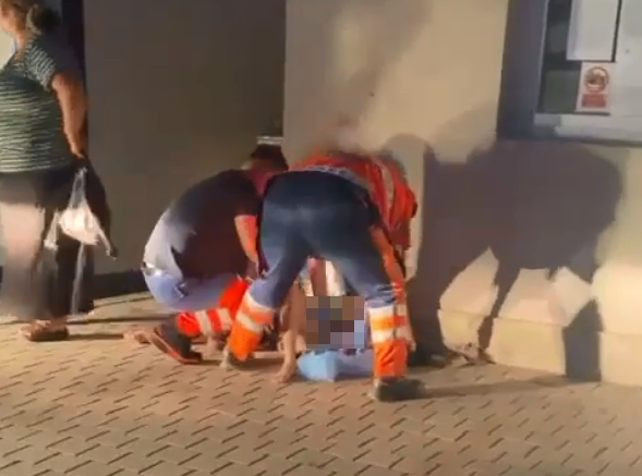 O femeie a născut pe trotuar, în faţa spitalului din Urziceni (VIDEO)