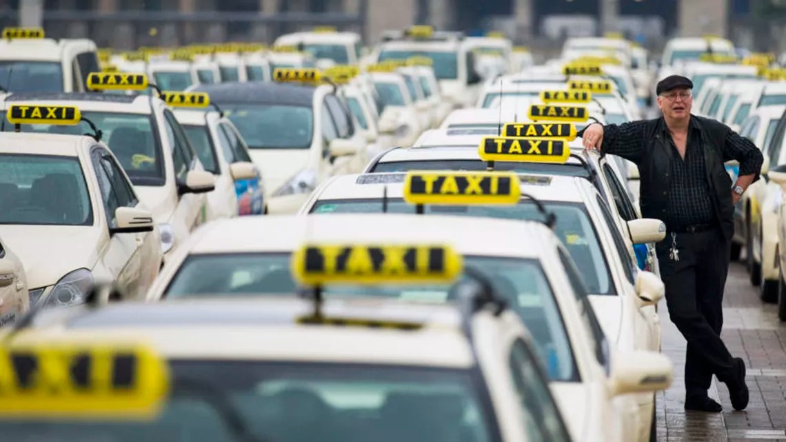 Taximetriştii protestează 3 zile la Galaţi