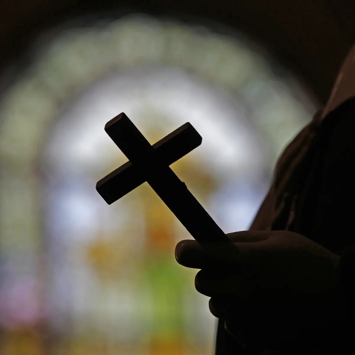 Un episcop a demisionat după organizarea unei orgii într-o parohie