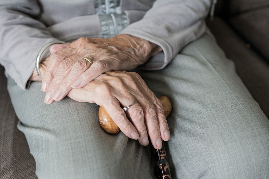 Noua lege a pensiilor: Vârsta standard de pensionare va fi de 65 ani pentru femei şi bărbaţi