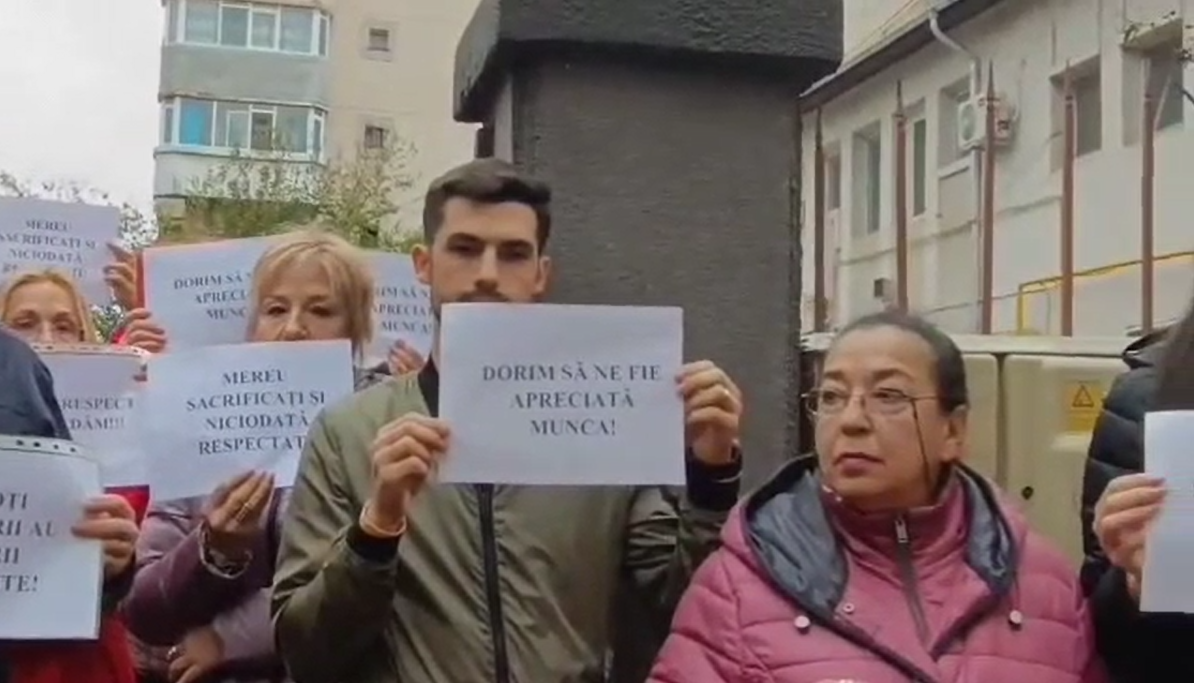 VIDEO: Protest spontan la Direcţia de Sănătate Publică Galaţi