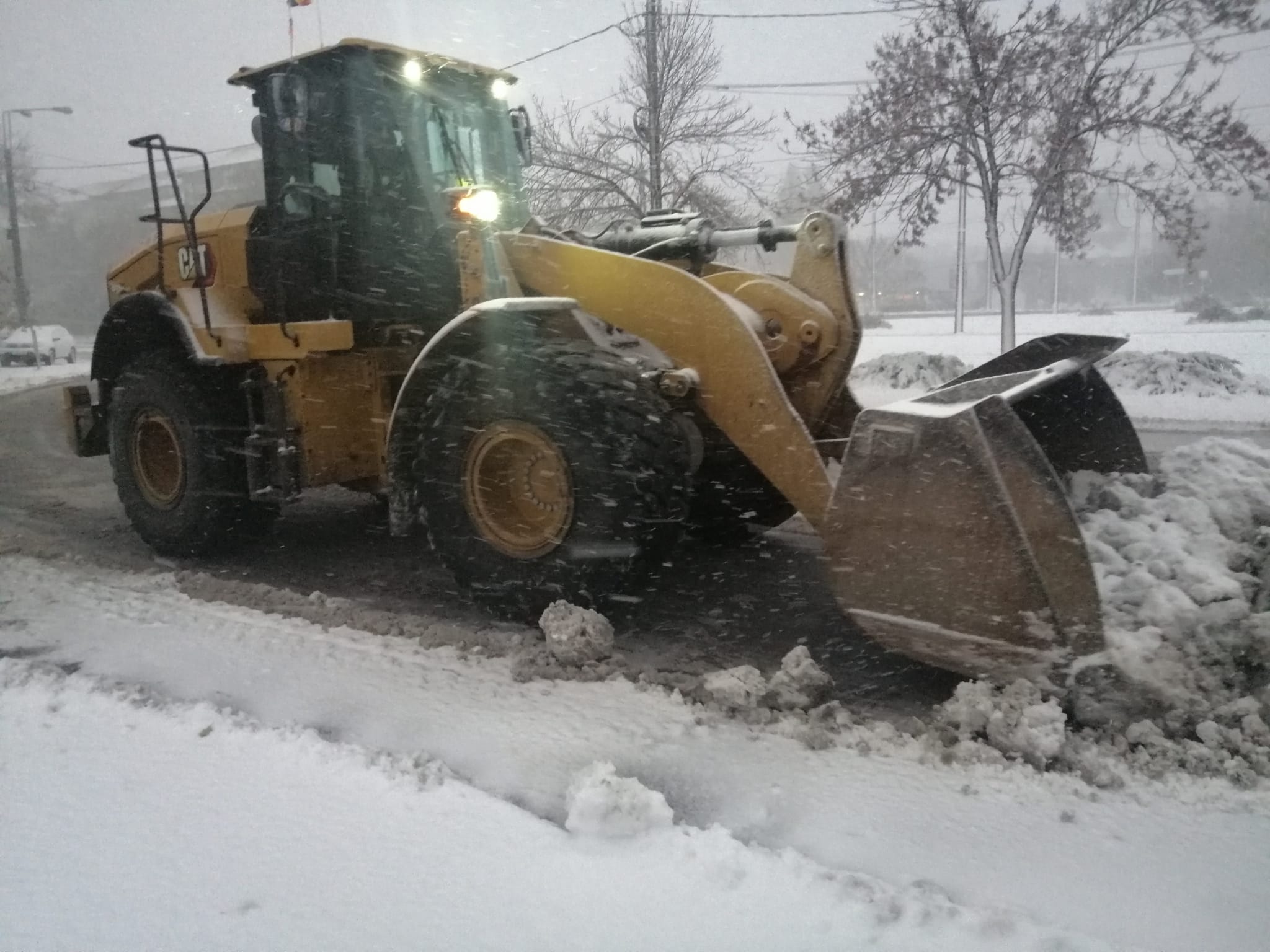 Primăria Galaţi a scos 70 de utilaje de deszăpezire pe străzi