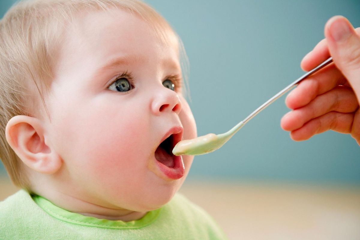 SUA: Pesticide prezente în alimentele pentru bebeluşi. Cât de toxice sunt?