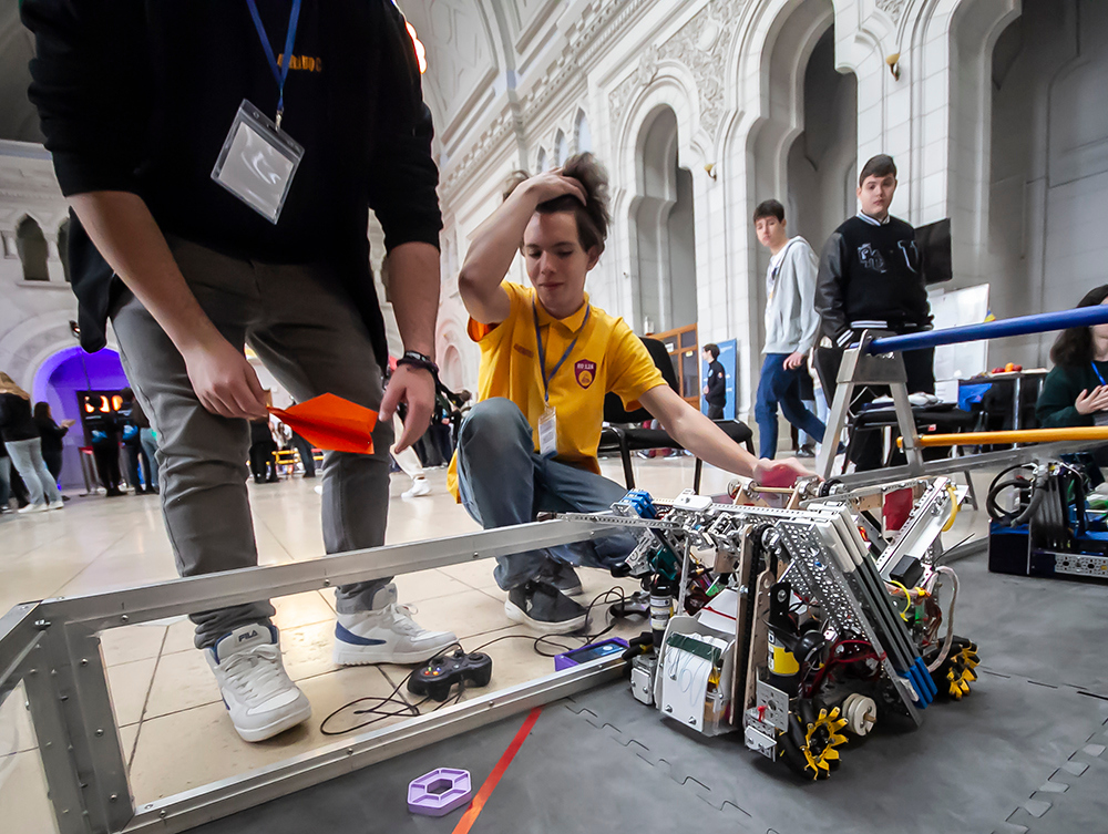 FOTO: Pasiune şi bucurie la „Marea Unire a Roboticii” de la Galați