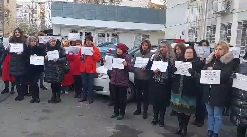 VIDEO: Angajaţii DSP Galaţi au întrerupt lucrul cu publicul şi continuă protestele