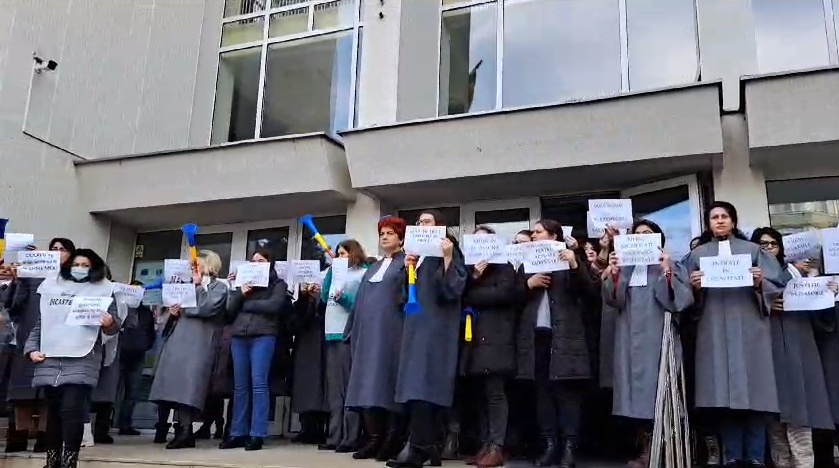 VIDEO: Grefierii au blocat activitatea Palatului de Justiţie din Brăila