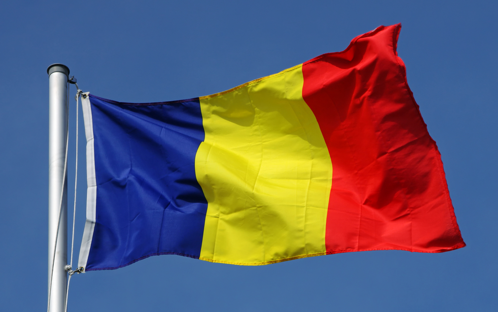 Lege promulgată: Pângărirea drapelului României, pedepsită cu amenzi de la 10.000 la 20.000 lei