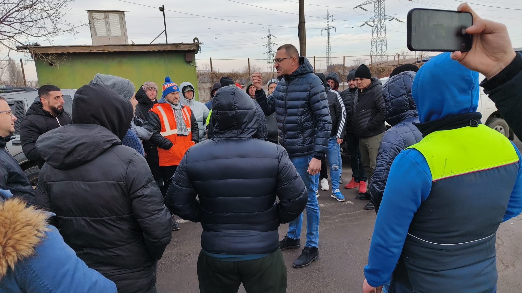 Prefectul de Galaţi susţine protestatarii din Transporturi