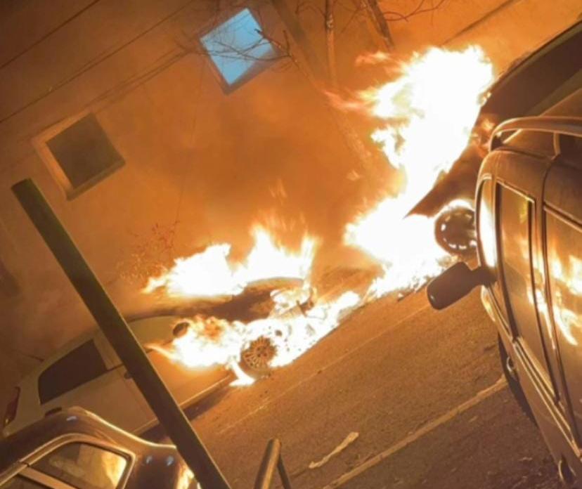 FOTO: Maşini în flăcări, în toiul nopţii, la Galaţi