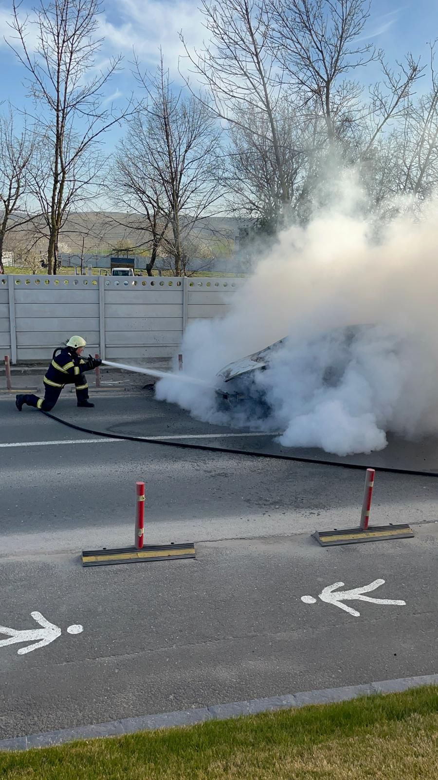 VIDEO: Mașină în flăcări la Tulcea