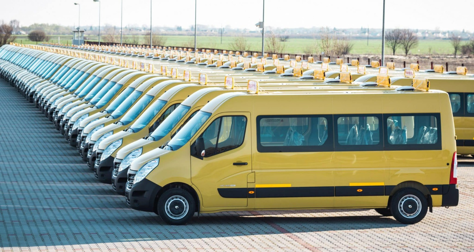 Galaţi: Microbuze hibrid pentru transportul elevilor la şcoală, în judeţ