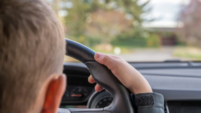 Galaţi: Băiat de 11 ani prins în trafic la volan