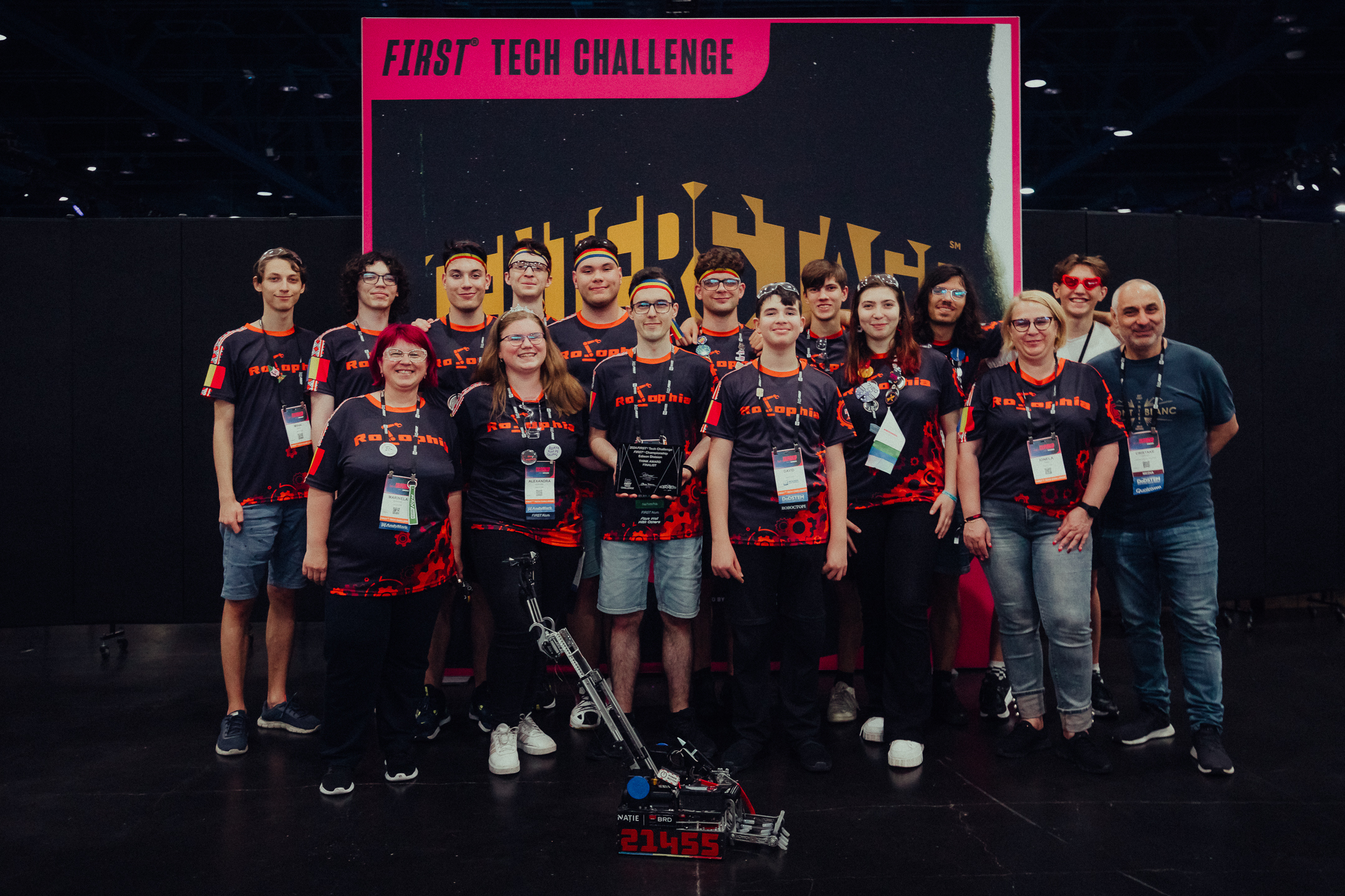 Cum a reuşit echipa de robotică RoSophia din Galaţi să facă faţă emoţiilor la campionatul mondial First Tech Challenge