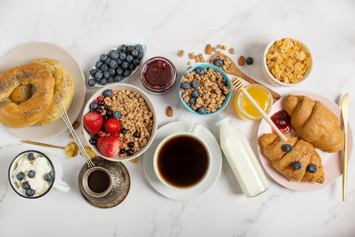Patru motive pentru care micul dejun este considerat cea mai importantă masă a zilei