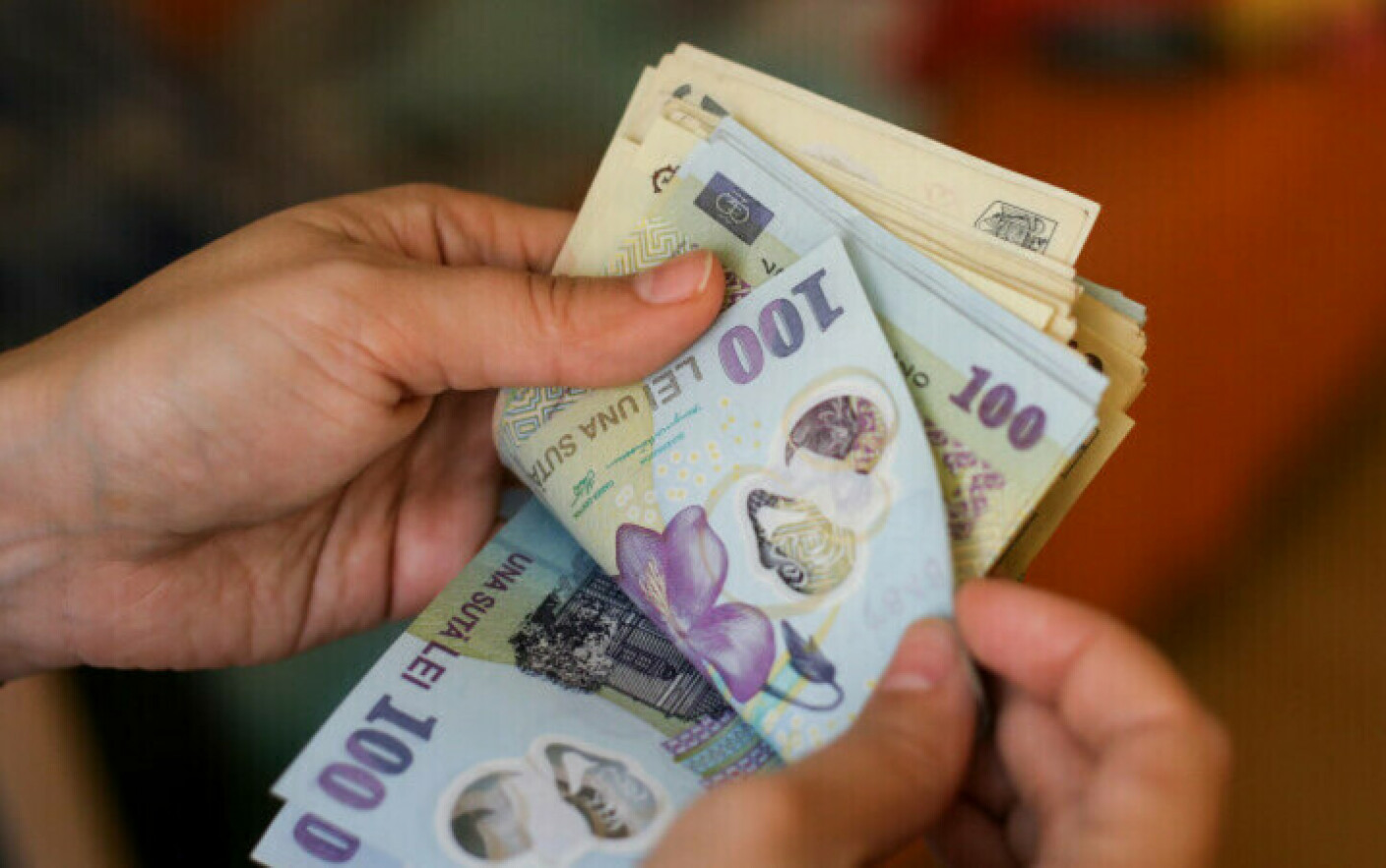 Numărul de bancnote româneşti false, în creştere cu 31,39%