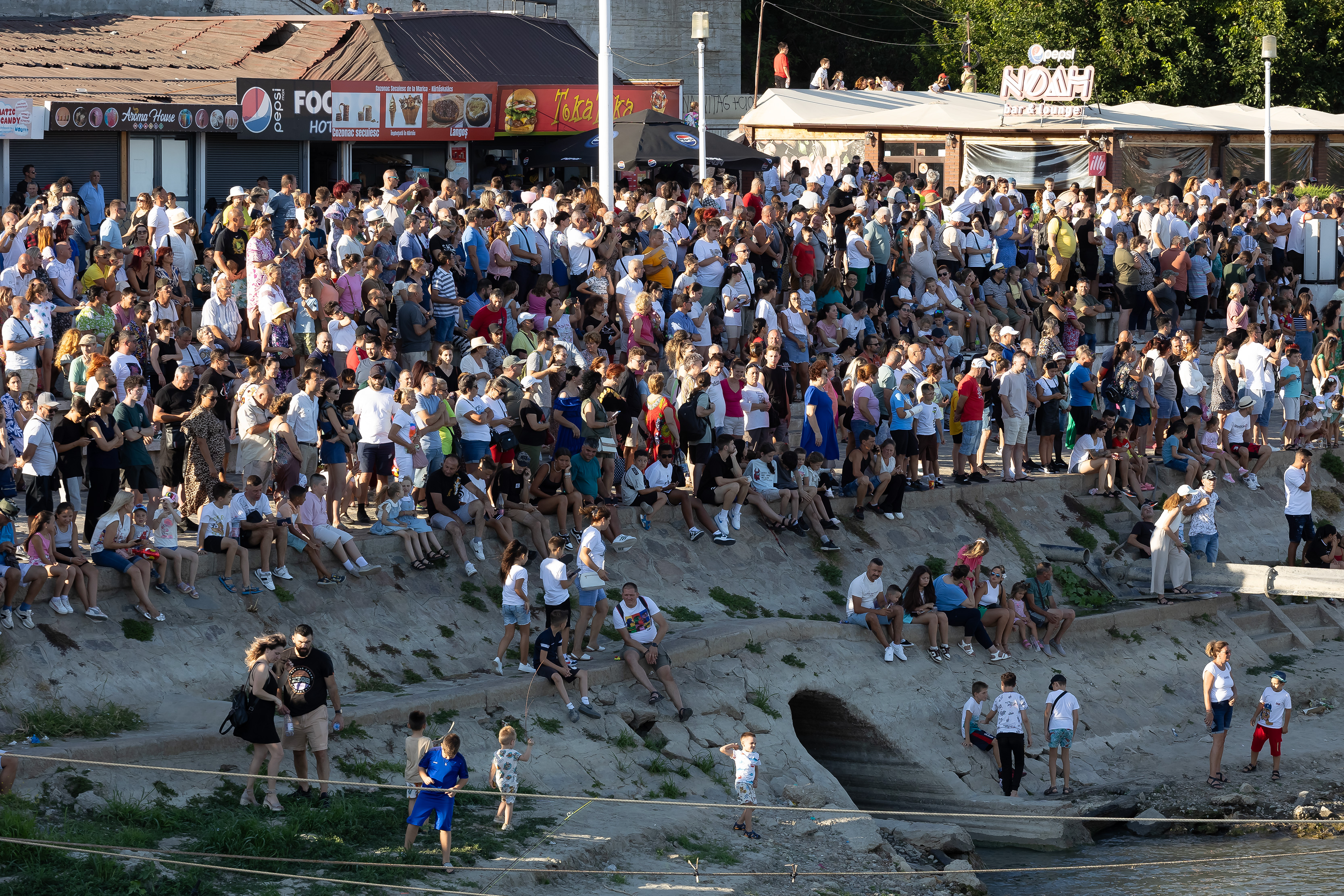 Gălăţenii au umplut faleza de Ziua Marinei Române 2024