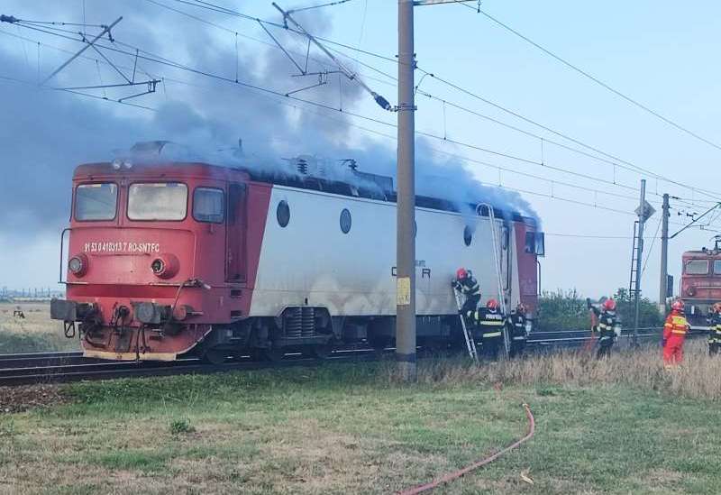 Incendiu la locomotiva unui tren de călători în care se află circa 100 de persoane (UPDATE)