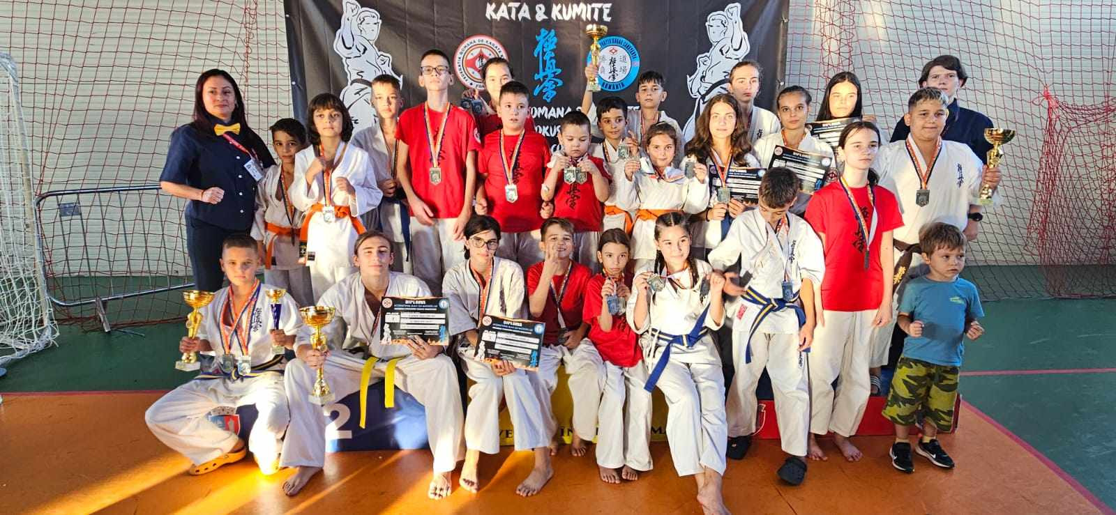 Gălăţencele Crina Stase şi Crina Gheorghiu, din nou campioane europene. Salbă de medalii pentru ACS Triumf Dojo la Constanţa