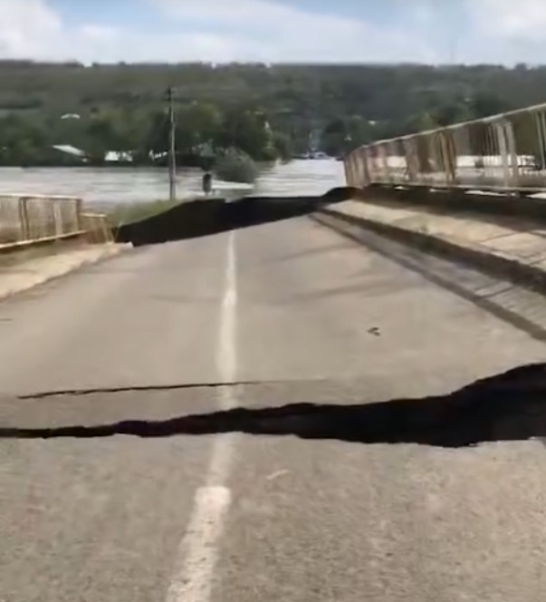 VIDEO: Podul de la Suhurlui a cedat