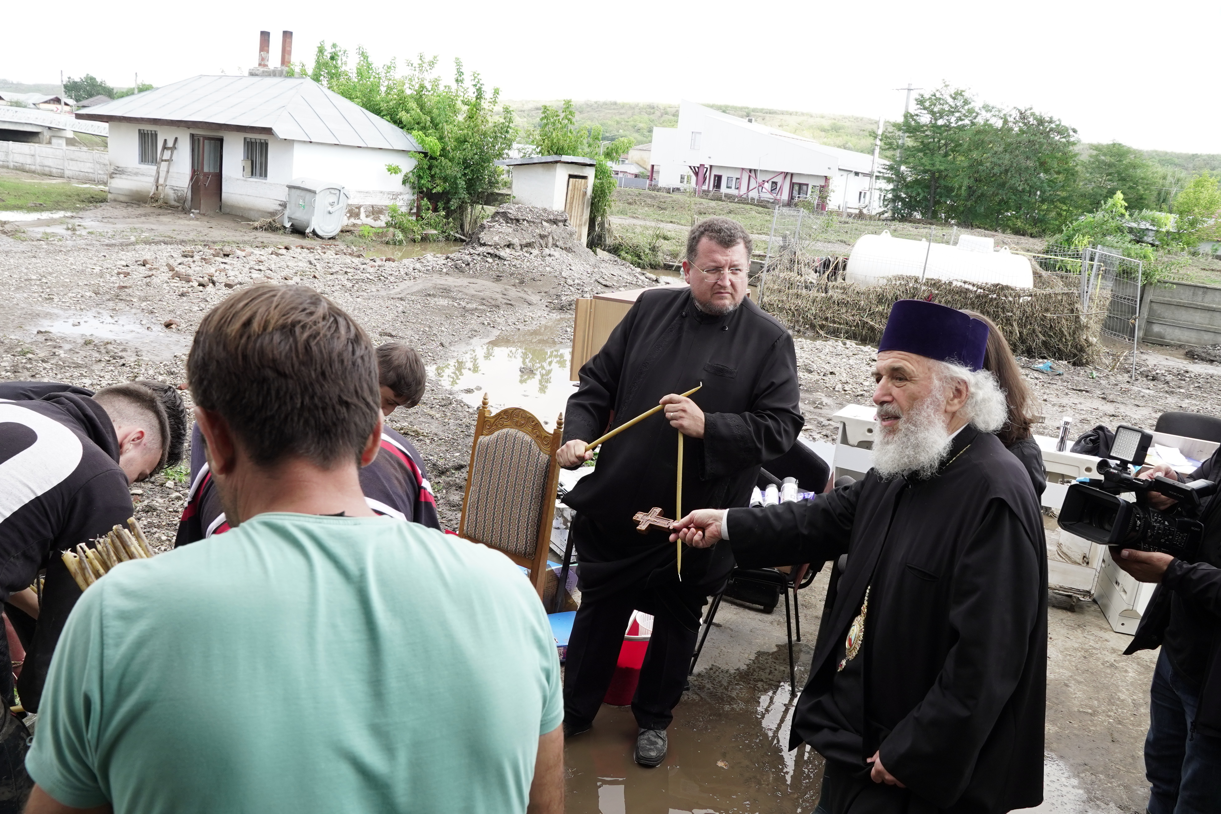 În Arhiepiscopia Dunării de Jos continuă ajutorarea sinistraţilor