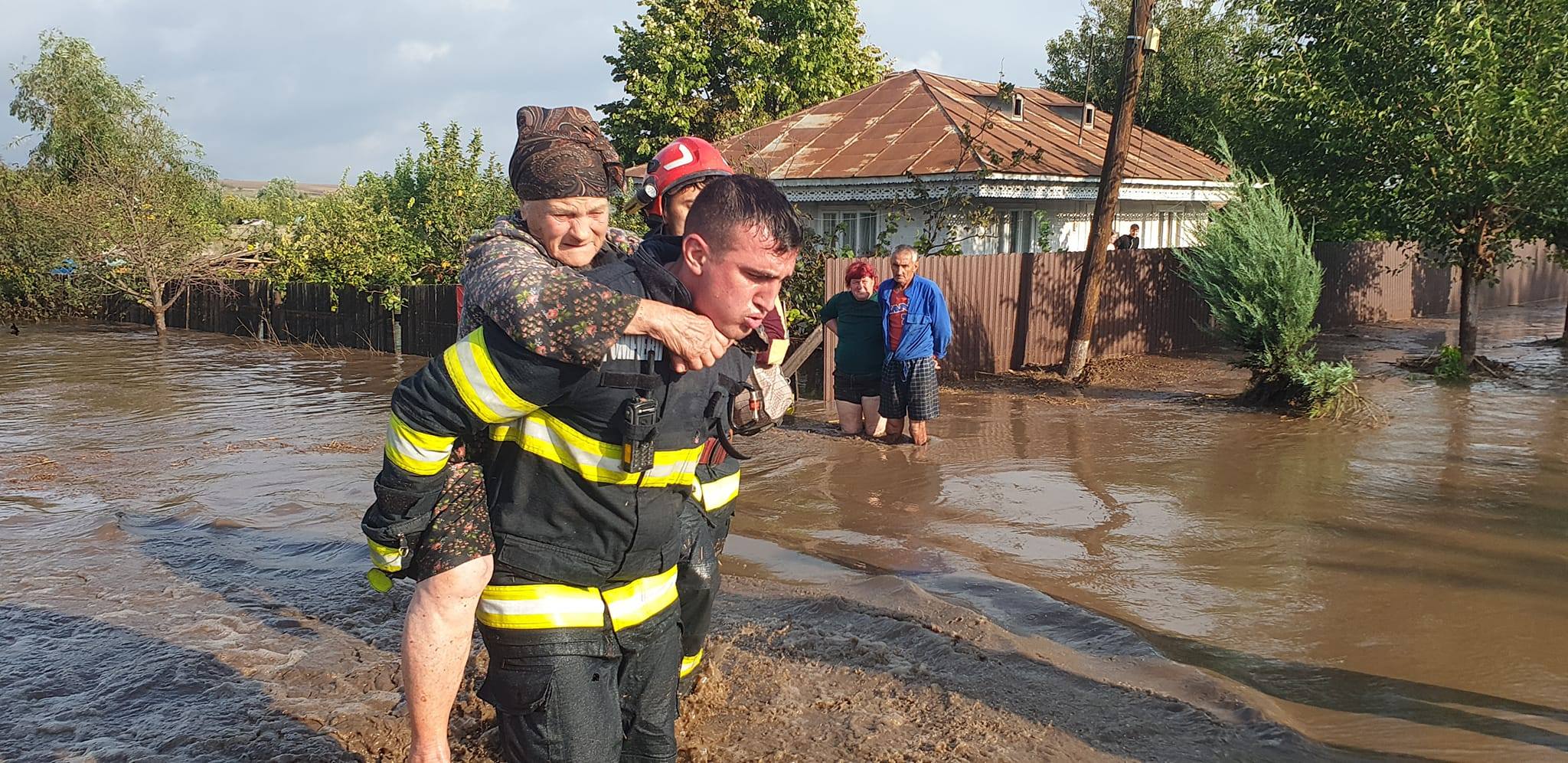 Unde se pot dona bani pentru sinistraţii din Galaţi