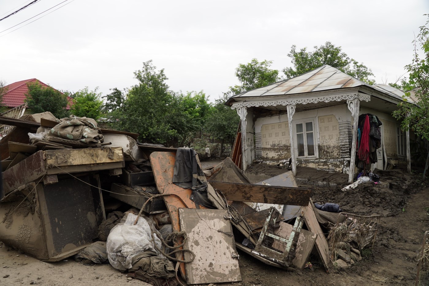 Sinistraţii din Galaţi au început să primească prima tranşă de bani de la Guvern