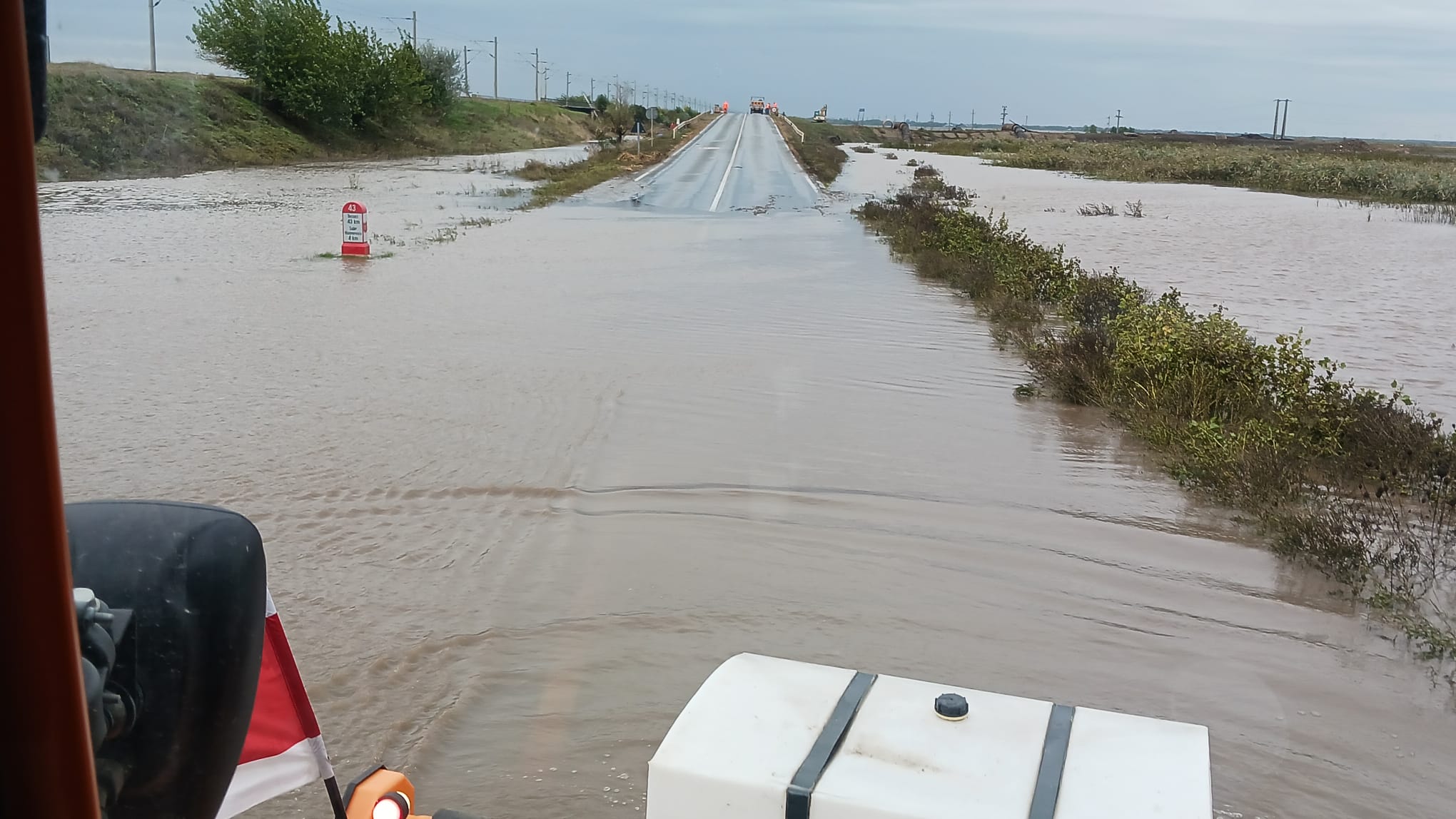 Se reia circulaţia pe DN 25. Maşinile de mare tonaj deviate de pe ruta Tecuci - Galaţi