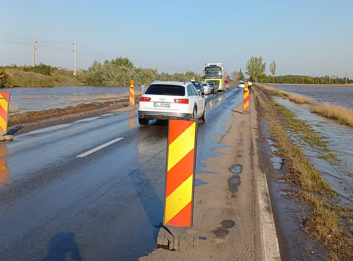 Galați: Risc de acvaplanare pe DN 25. Circulați cu prudență! (VIDEO)