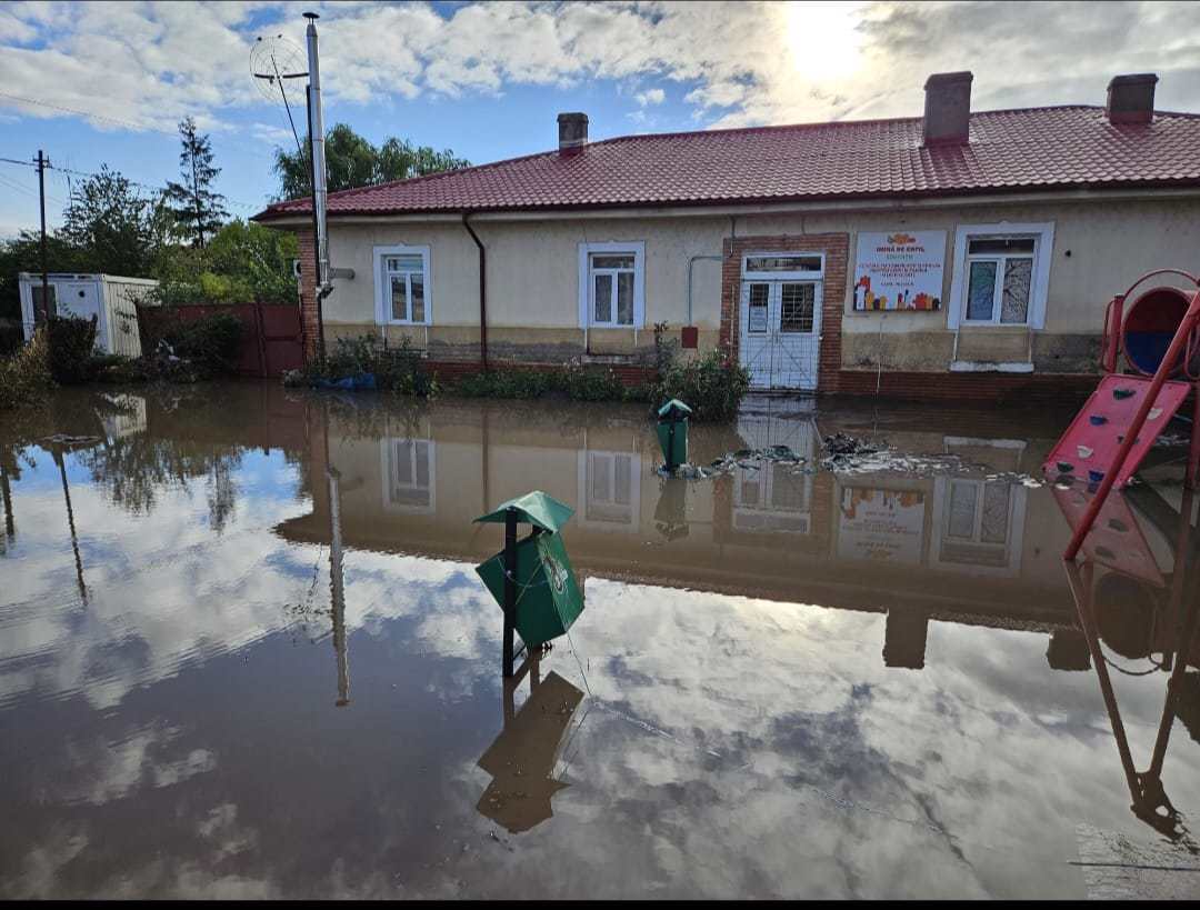 Ajutor pentru Inimă de Copil! Centrul de zi din Pechea a fost distrus de inundaţii