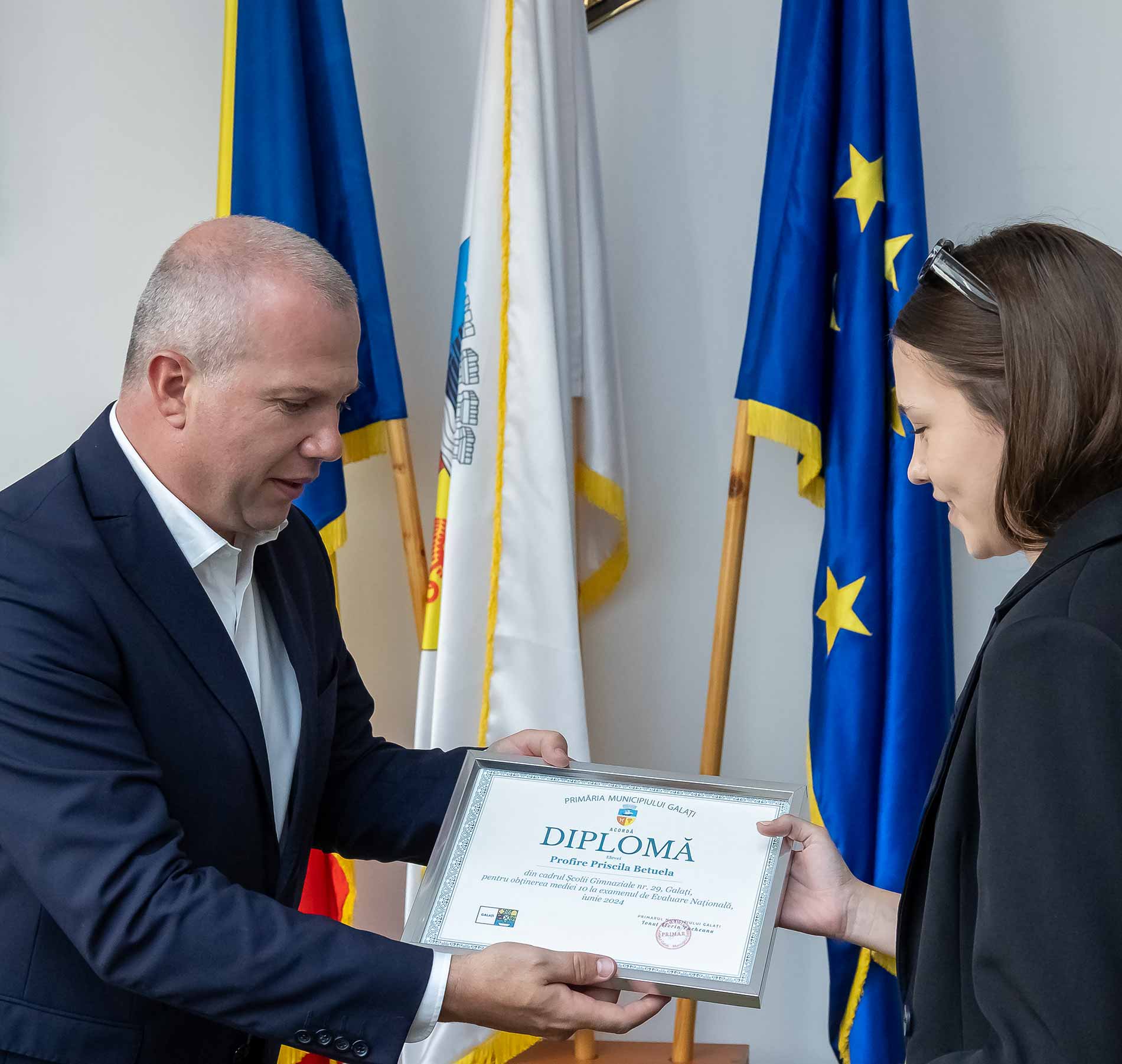 Premii pentru elevii de 10 ai Galaţiului