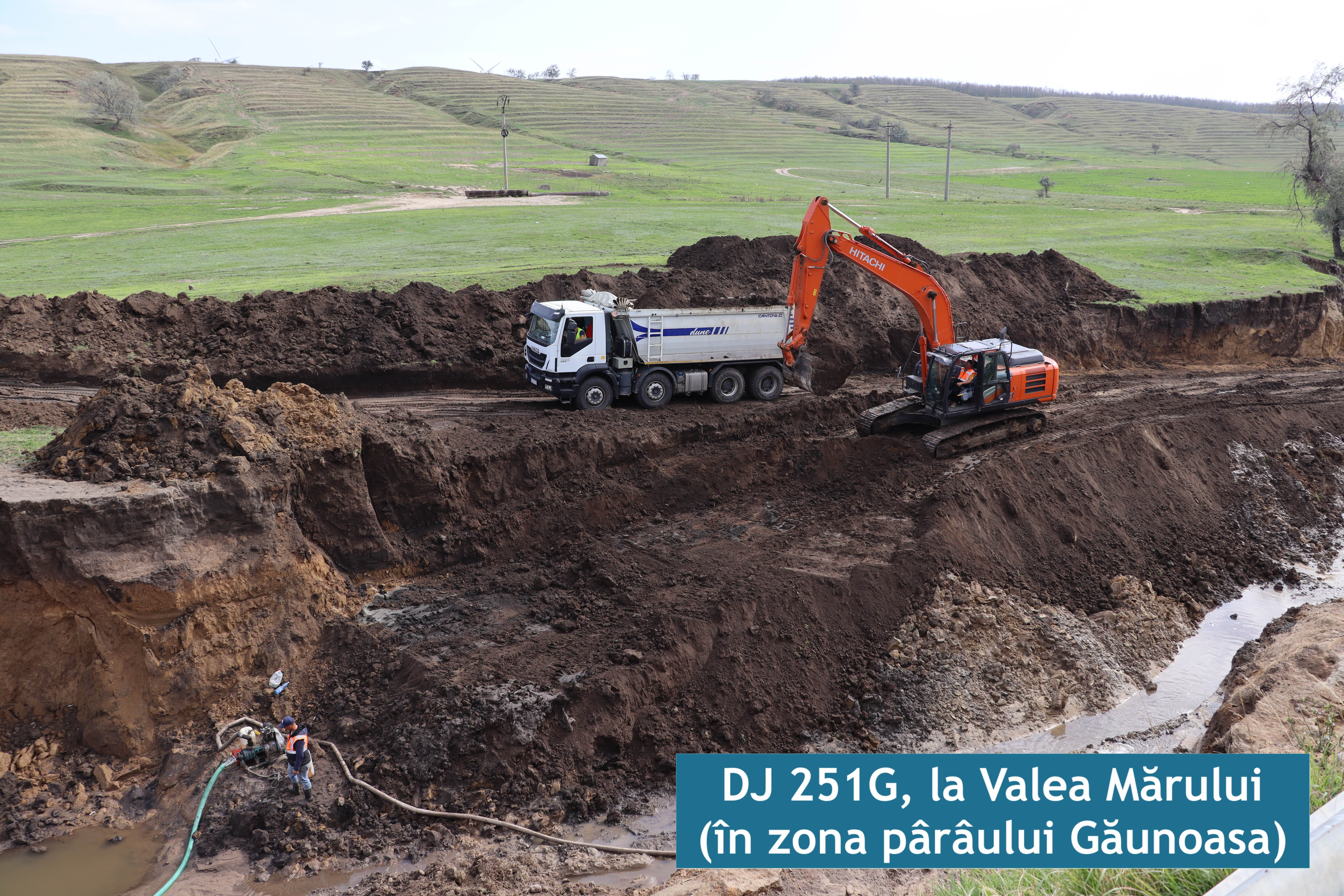 Galaţi: Se lucrează din plin la refacerea infrastructurii judeţene afectate de inundaţii (FOTO)