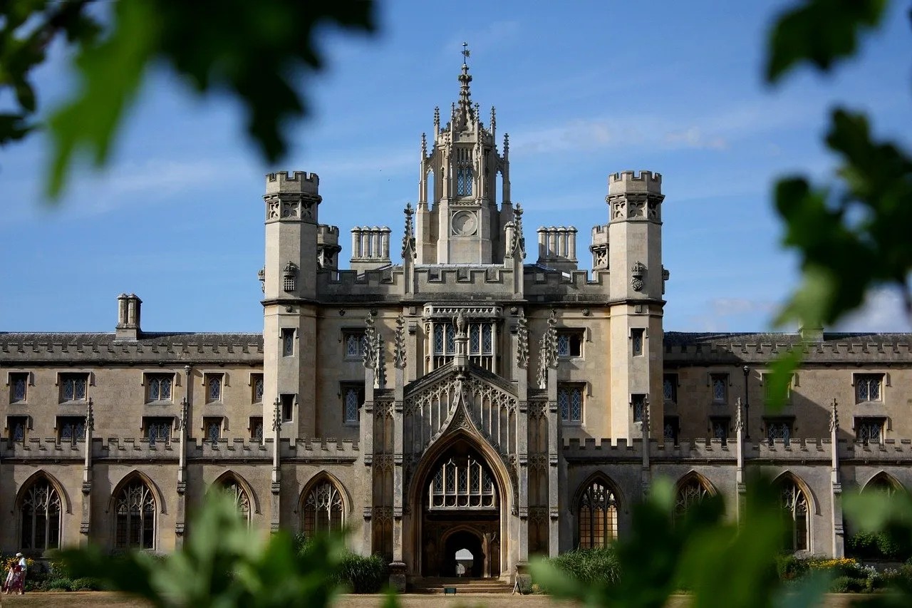 Limba română va fi parte din oferta educaţională a Universităţii Cambridge din Marea Britanie