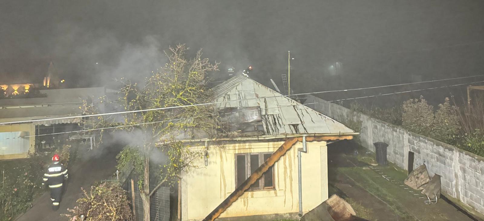 FOTO: Incendiu în toiul nopţii la Chiscani, Brăila