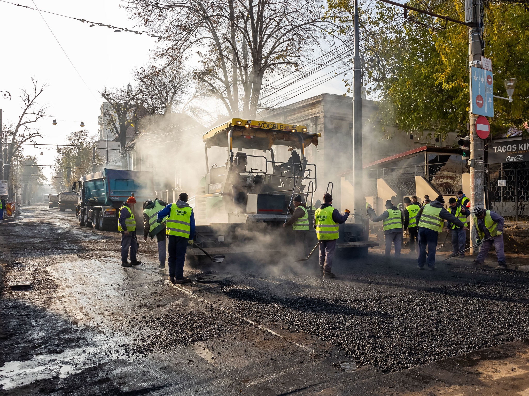 VIDEO: A început asfaltarea pe str. Domnească