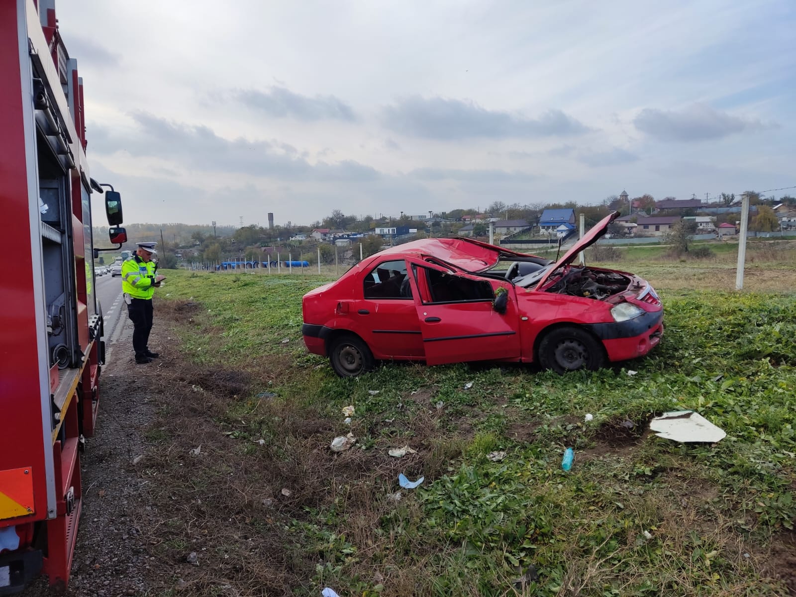 FOTO: Accident la Tirighina. Bărbat preluat de ambulanţă