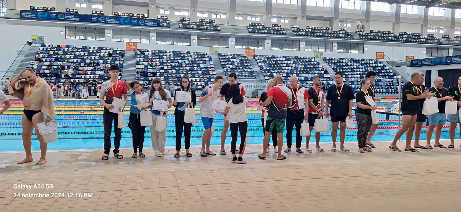 Înotătorii gălăţeni de la Aqua Sport şi CSM au colaborat perfect şi au urcat pe podium la Otopeni